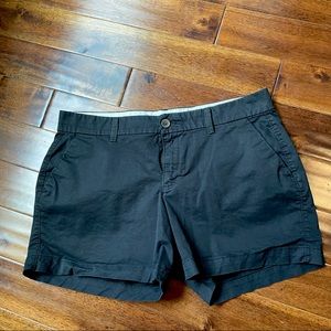 Old Navy Women’s Mid Rise Classic Chino Black Shorts Size 8 5” Inseam